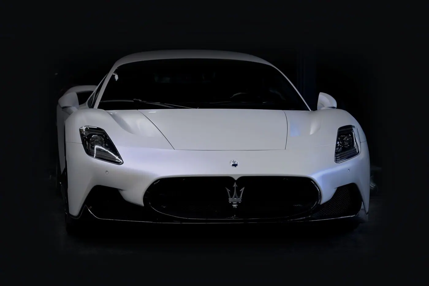 Mid-engine coupe, White, 2022